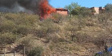 El fuego destrozó la vivienda