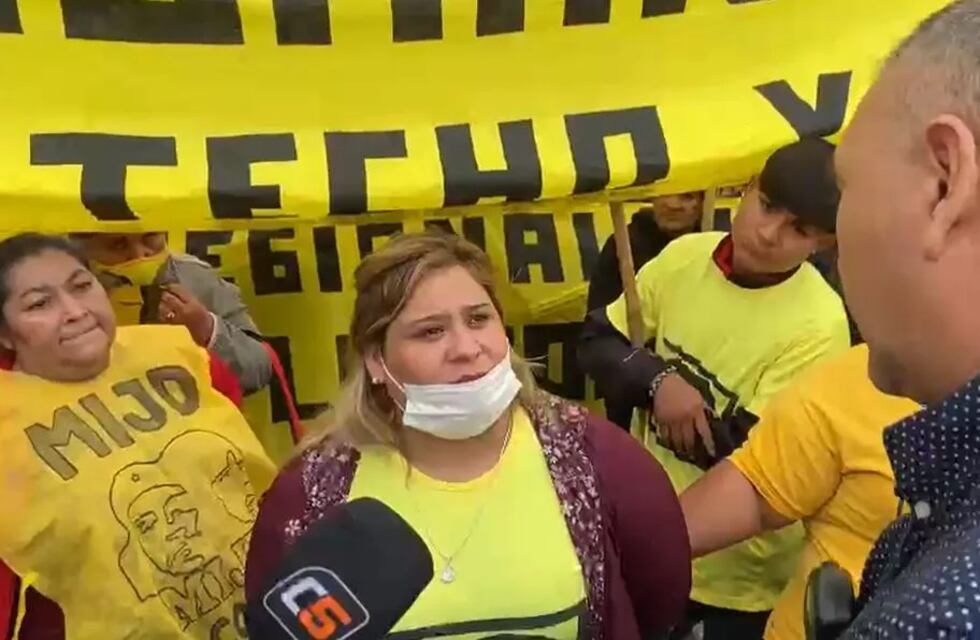 Un grupo piquetero se movilizó a las puertas de un supermercado y generó alarma