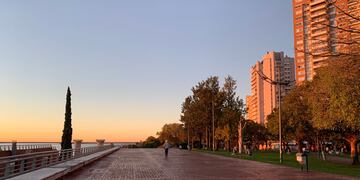 Sábado fresco sin nubes a la vista en Rosario