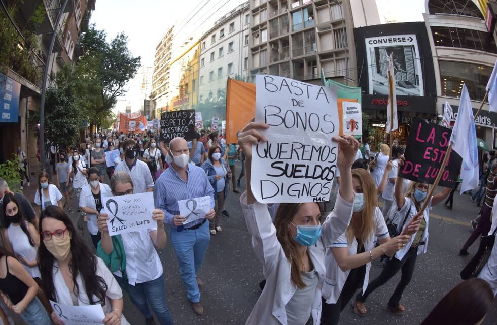 Trabajadores de la salud preparan un paro en reclamo de un aumento salarial y mejores condiciones laborales