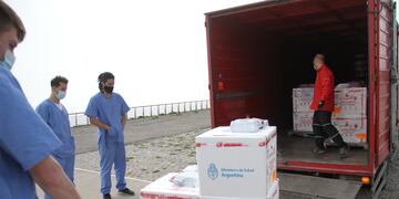 Descarga de vacunas contra el coronavirus en Santa Fe (Gobierno de Santa Fe)