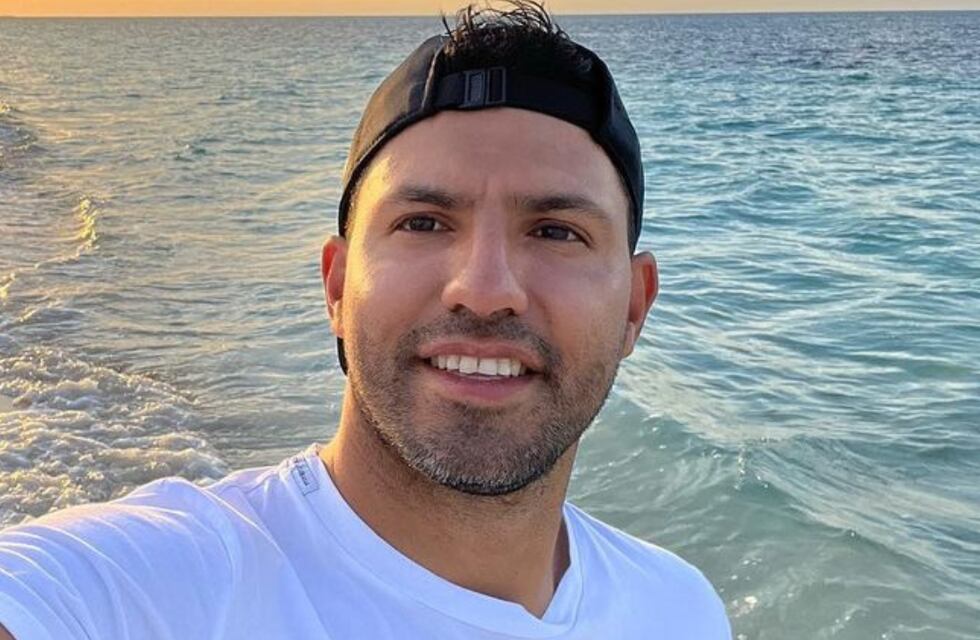 Las aventuras del Kun Agüero junto a la Selección Argentina: prometió enseñarle a atajar al “Dibu”Martínez