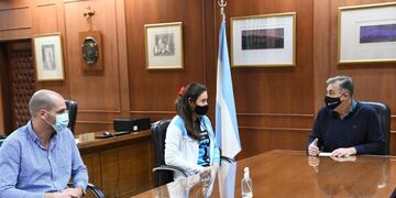 El intendente Luis Castellano recibió a la atleta Abril Okón
