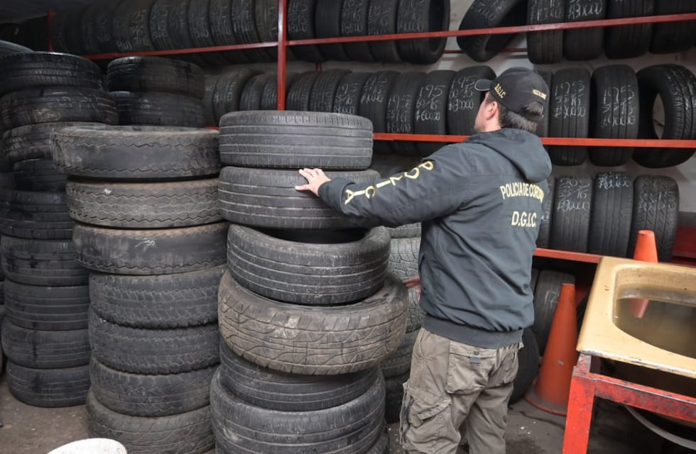 Inédito: clausuraron 4 gomerías de Córdoba por vender cubiertas robadas