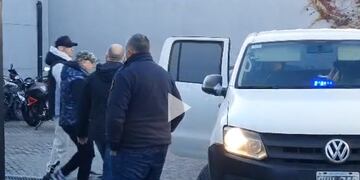 L-Gante trasladado para ir a votar.