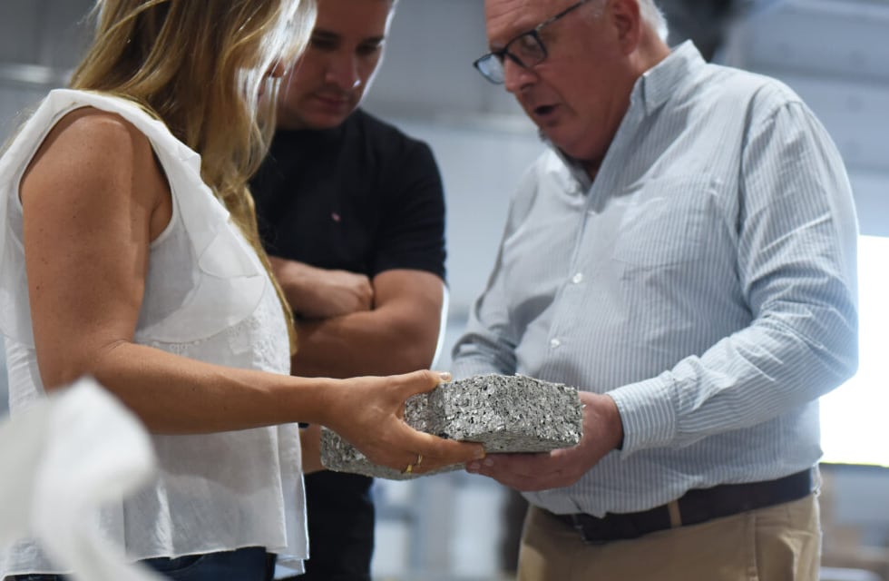 Crespo: aprueban un nuevo ladrillo PET tras trabajo en conjunto entre municipio y privados