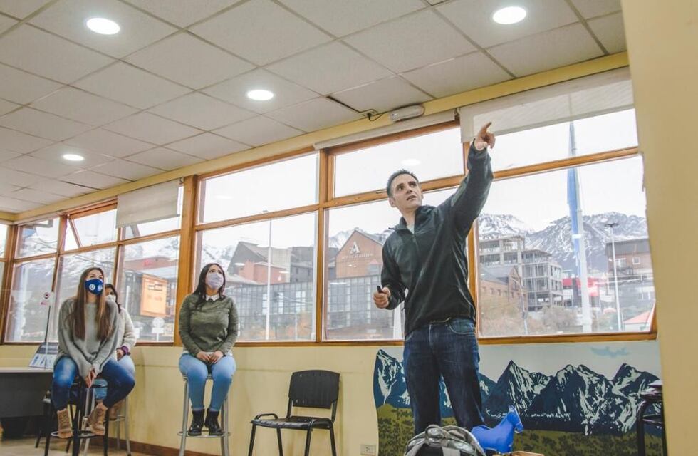 La Comisión de Auxilio, brindó capacitación al personal de Turismo Municipal referida a las actividades de senderismo