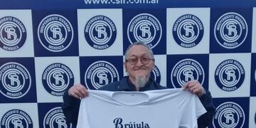 Miki Benegas, autor del libro Brújula Azul donde revive momentos históricos junto a su Independiente Rivadavia.