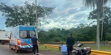 Un joven motociclista murió tras un despiste en la rotonda de acceso a Puerto Iguazú.