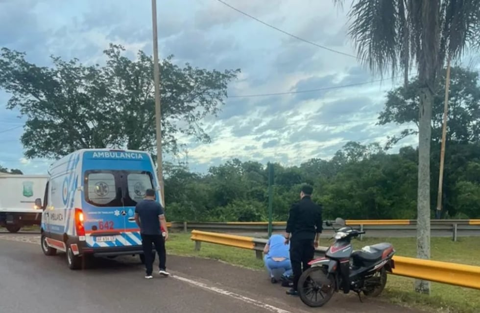 Un joven motociclista murió tras un despiste en la rotonda de acceso a Puerto Iguazú