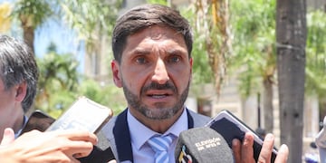 El jefe de la Casa Gris entregó motos a la policía de la capital provincial en uno de los actos de la jornada.