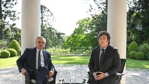 Alberto Fernández y Javier Milei en la primera foto de transición presidencial. Foto: Presidencia