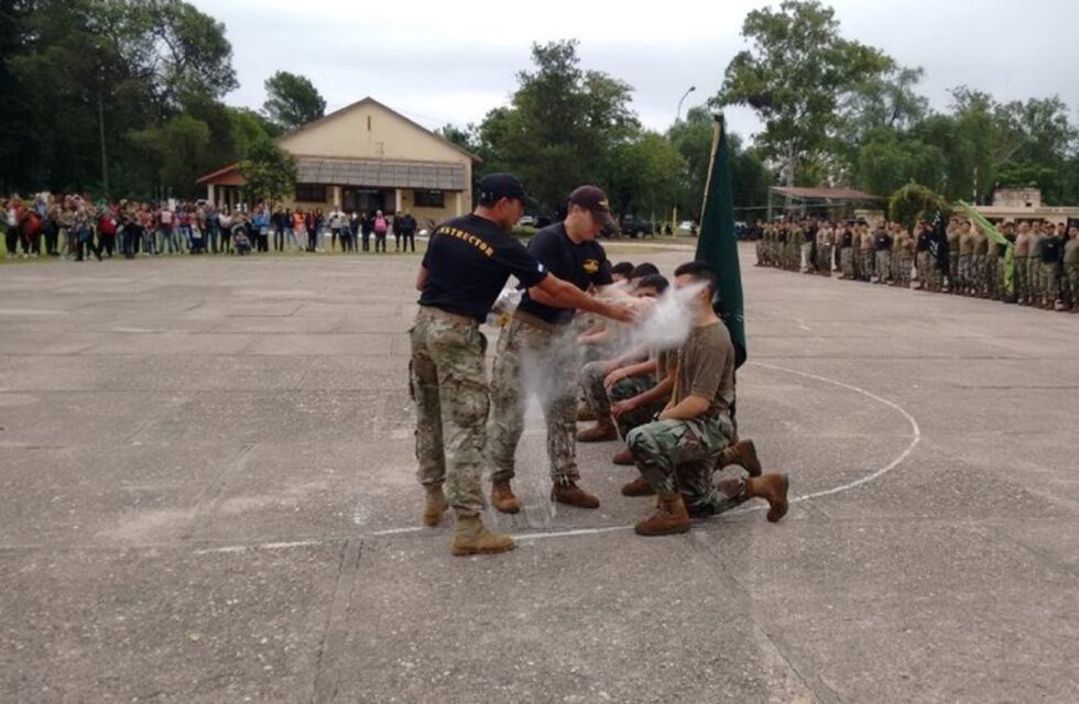 Imputaron a tres militares de Córdoba por el “bautismo” con cal viva y sidra