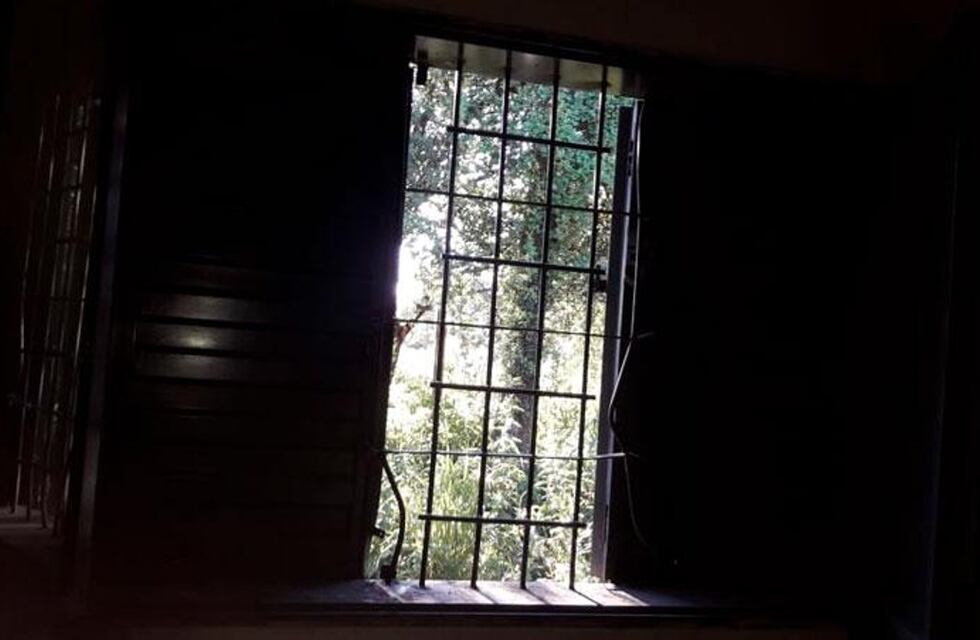 Inseguridad en Córdoba: les robaron tres veces en una semana y ahora sueldan las entradas cuando se van