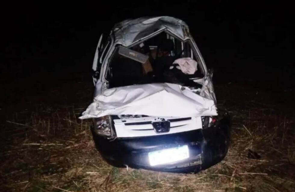 Un furgón vocó en Ruta 20 y murió su conductor
