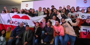 Fuerte predicamento tuvo entre los jóvenes riojanos el presidente de la UCR nacional, Gerardo Morales.