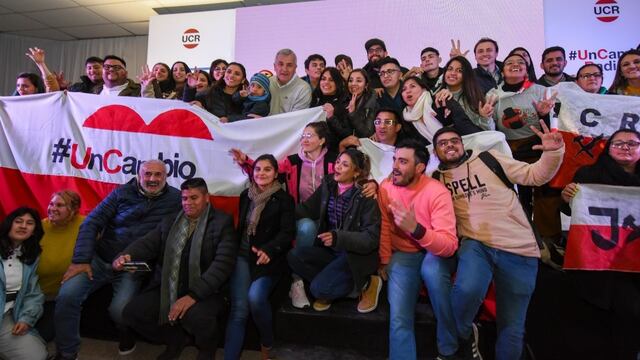 Fuerte predicamento tuvo entre los jóvenes riojanos el presidente de la UCR nacional, Gerardo Morales.