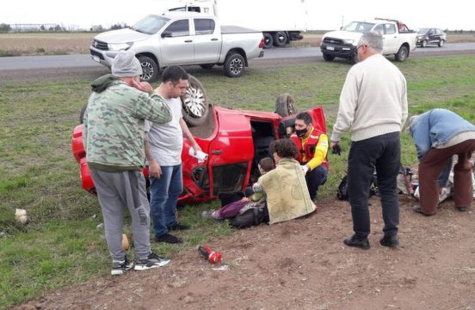 Autopista Córdoba- Rosario: el viento tumbó un auto