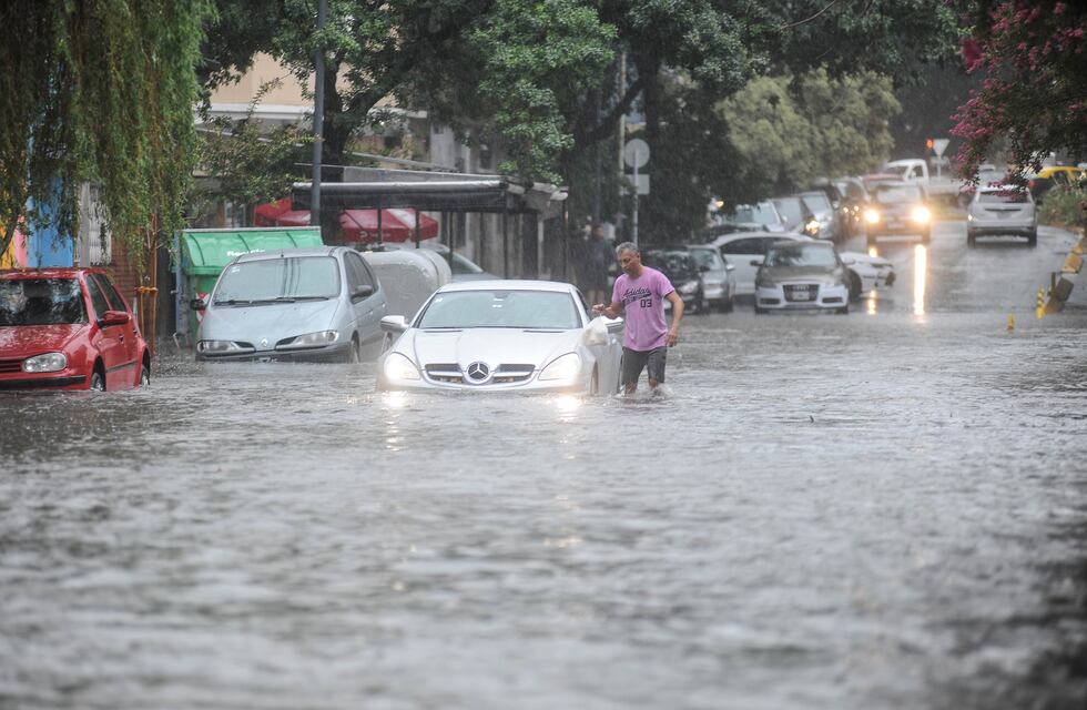 Alerta en el AMBA: qué barrios y municipios de Buenos Aires están inundados