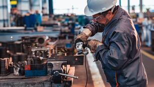 La economía creció un 5% interanual en mayo, impulsada por finanzas y comercio