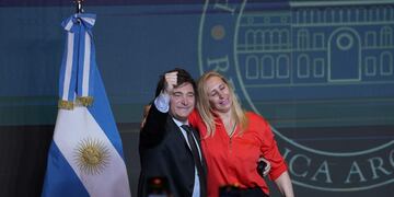 Javier Milei desde el búnker de La Libertad Avanza. Es el nuevo presidente y en Córdoba, arrasó (La Voz).