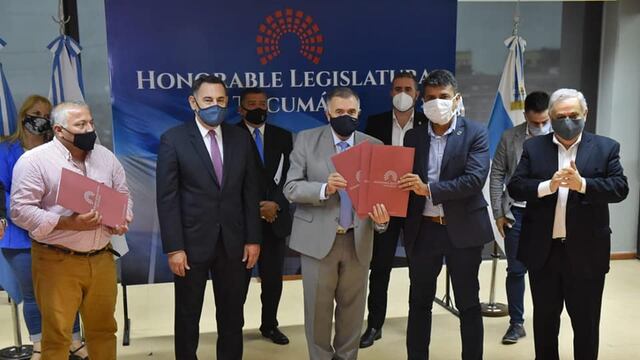 Jaldo firmó un convenio con la UTN y delegados comunales para el dictado de carreras universitarias en Villa Quinteros y Santa Lucía