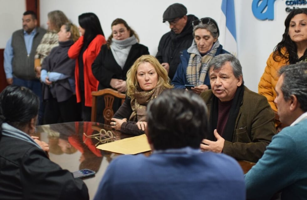 AGMER presentó un petitorio ante el CGE y exigió que se retrotraiga el cierre de los Centros Educativos de Adultos