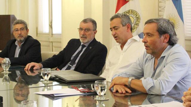 El comisario retirado aseguró que su relación con el intendente es "muy buena".