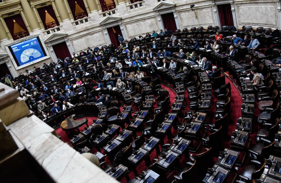 Milei recibe a diputados propios y del PRO para evaluar veto a la movilidad jubilatoria