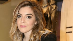 La hija mayor del futbolista publicó en su cuenta de Twitter un duro mensaje contra aquellos que lucran con la imagen de Maradona.