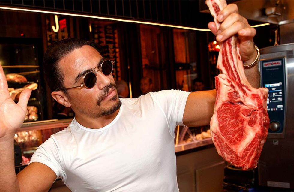 Quién es Salt Bae: el dueño de restaurantes Nusr-ET envuelto en una polémica con la FIFA