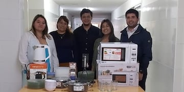 La jornada incluyó recorrida por el área, diálogo con el personal y entrega de elementos para el sector de cocina.