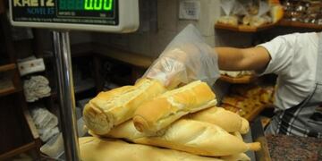 Panaderos chaqueños alertan ante una nueva suba del pan.