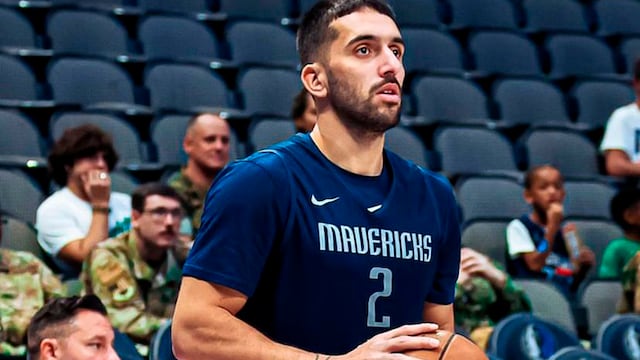 El base cordobés Facundo Campazzo, "pegado" al partido de la Selección en Qatar (Prensa Mavs).