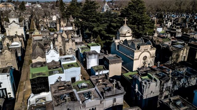 Saquearon la tumba de una niña en La Plata y se llevaron unos objetos de valor sentimental.
