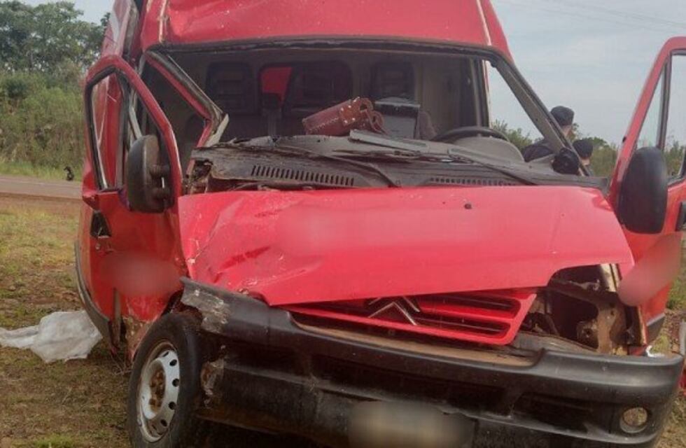 El Soberbio: dos heridos tras el choque entre un utilitario y un tractor