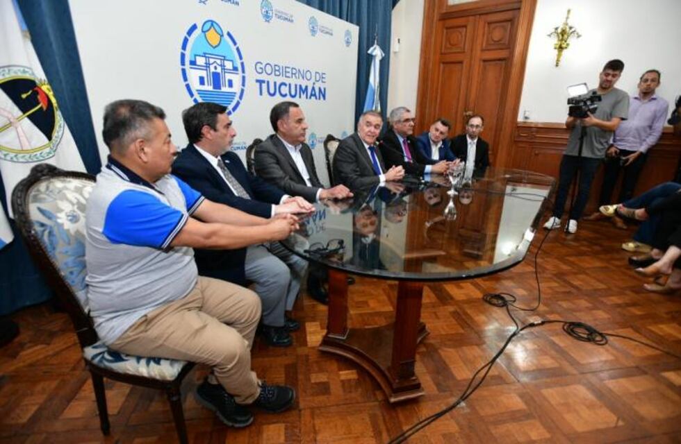 Gobierno y ATSA firman acuerdo salarial y reconocimiento a la carrera sanitaria