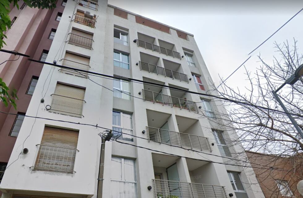 Quedó afuera de su departamento, intentó entrar por un balcón y cayó desde 6 metros de altura
