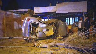 Impactante accidente en Mendoza: dos mujeres chocaron contra un árbol, salieron despedidas del auto y una de ellas murió