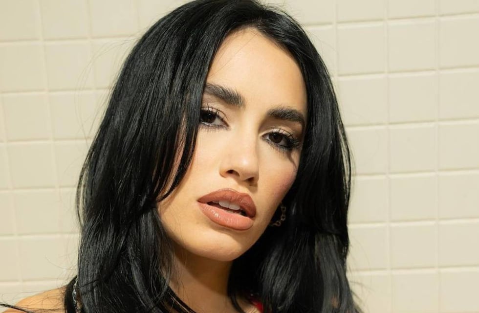 Lali Espósito modeló el outfit urbano más canchero que es tendencia alrededor del mundo