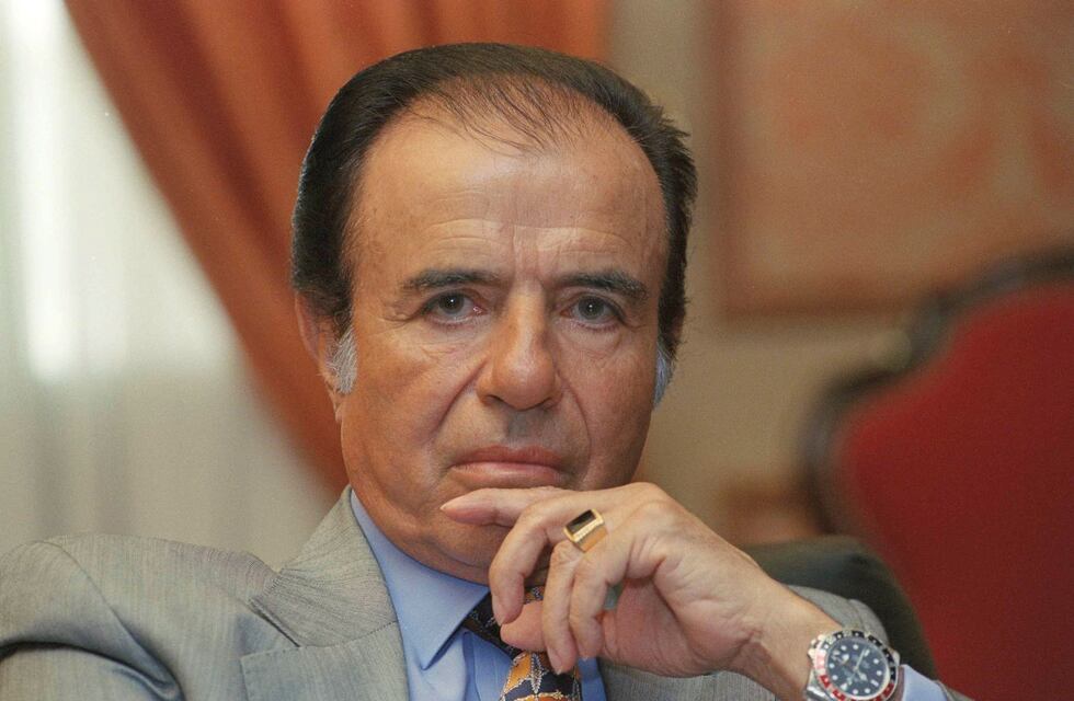 Denuncian el robo del histórico y famoso anillo de Carlos Menem