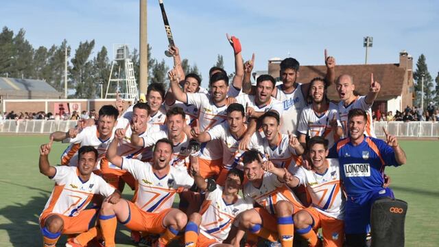 Los puntaltenses Lucio Simoncini y Matías Leiva (Puerto Belgrano), Christian Tomei (Rosario Puerto Belgrano)  y Leonardo Pedrozo (El Nacional) integraron el plante del Bahía Blanca que se consagró campeón