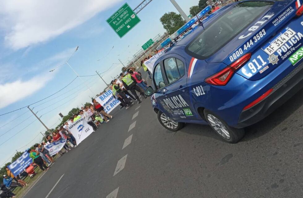 Organizaron ocho cortes de tránsito en Rosario y una protesta en el centro