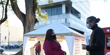 Instalan una carpa para detectar casos de coronavirus en asintomáticos