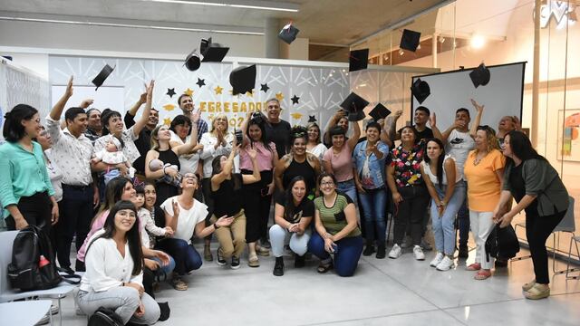 Graduados de los programas municipales educativos