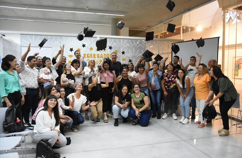 Acto de colación de programas educativos municipales: celebraron 30 chicos y chicas