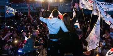 Emanuel Gainza junto a María Eugenia Vidal.