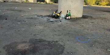 Indignación de los vecinos en los alrededores del estadio Mario Kempes por la cantidad de basura acumulada y que no se retira. (Gentileza)