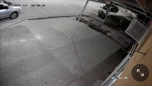 La imagen de la camioneta en el barrio Mora