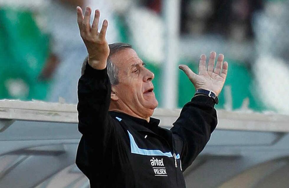 Óscar Washington Tabárez está en la cuerda floja de Uruguay y ya tendrían a su reemplazante